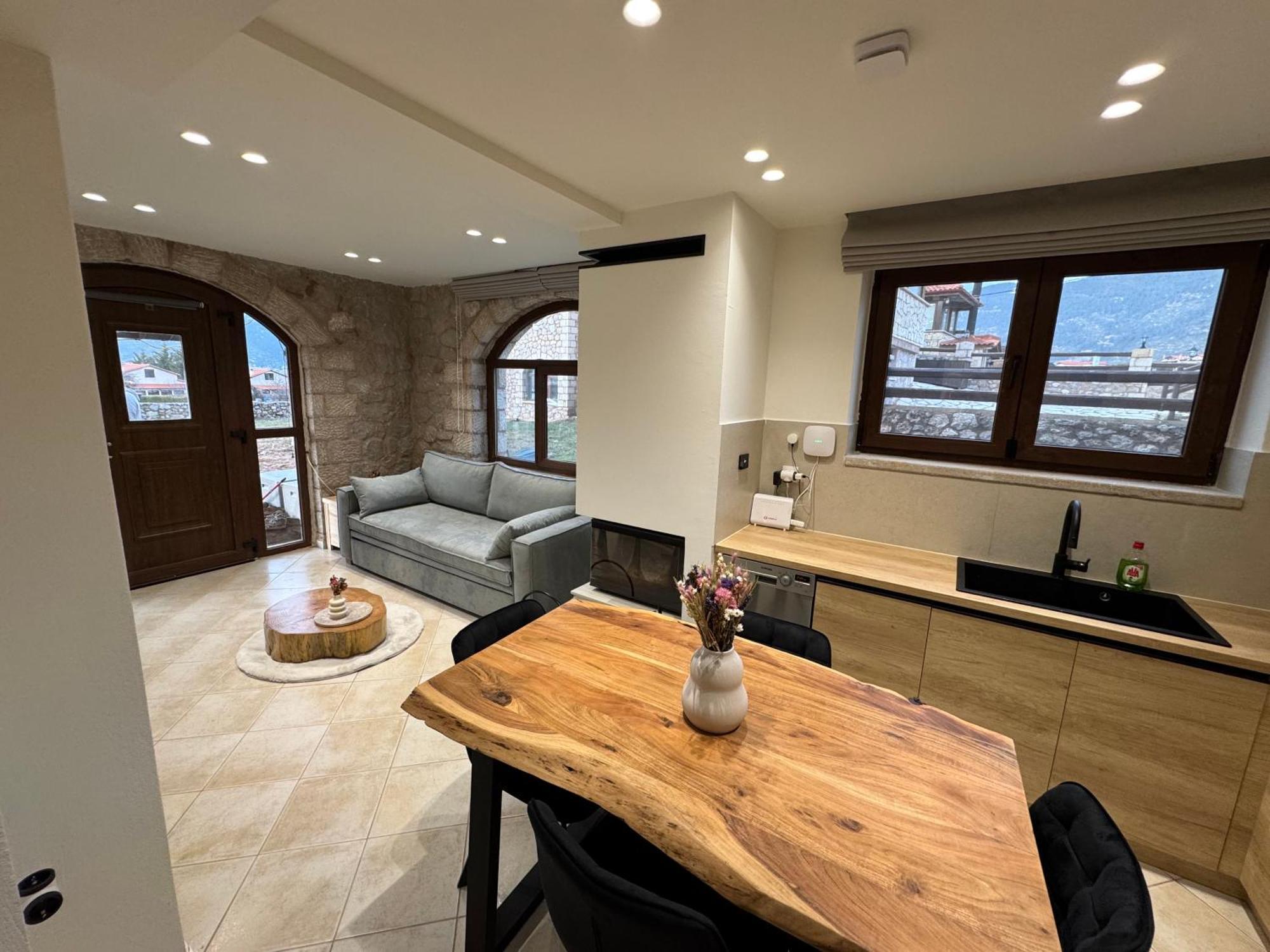 Armonia Livadi Arachovas Tatil Evi